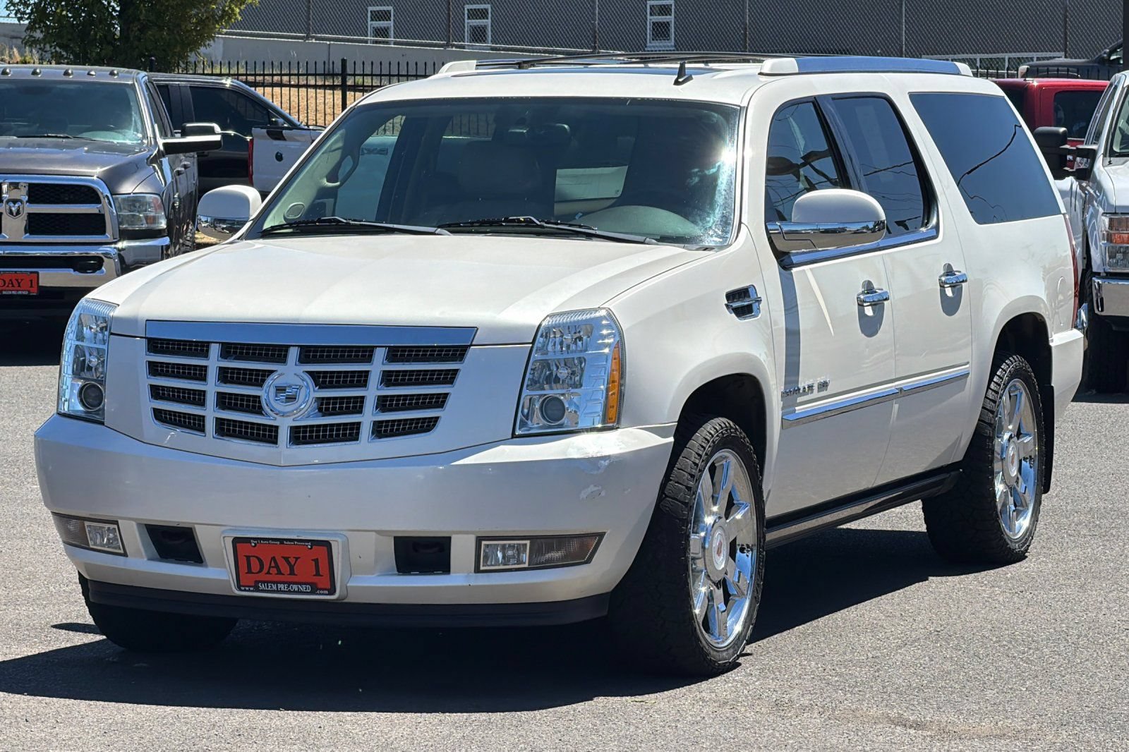 Used 2011 Cadillac Escalade ESV Premium AWD/4WD image 9