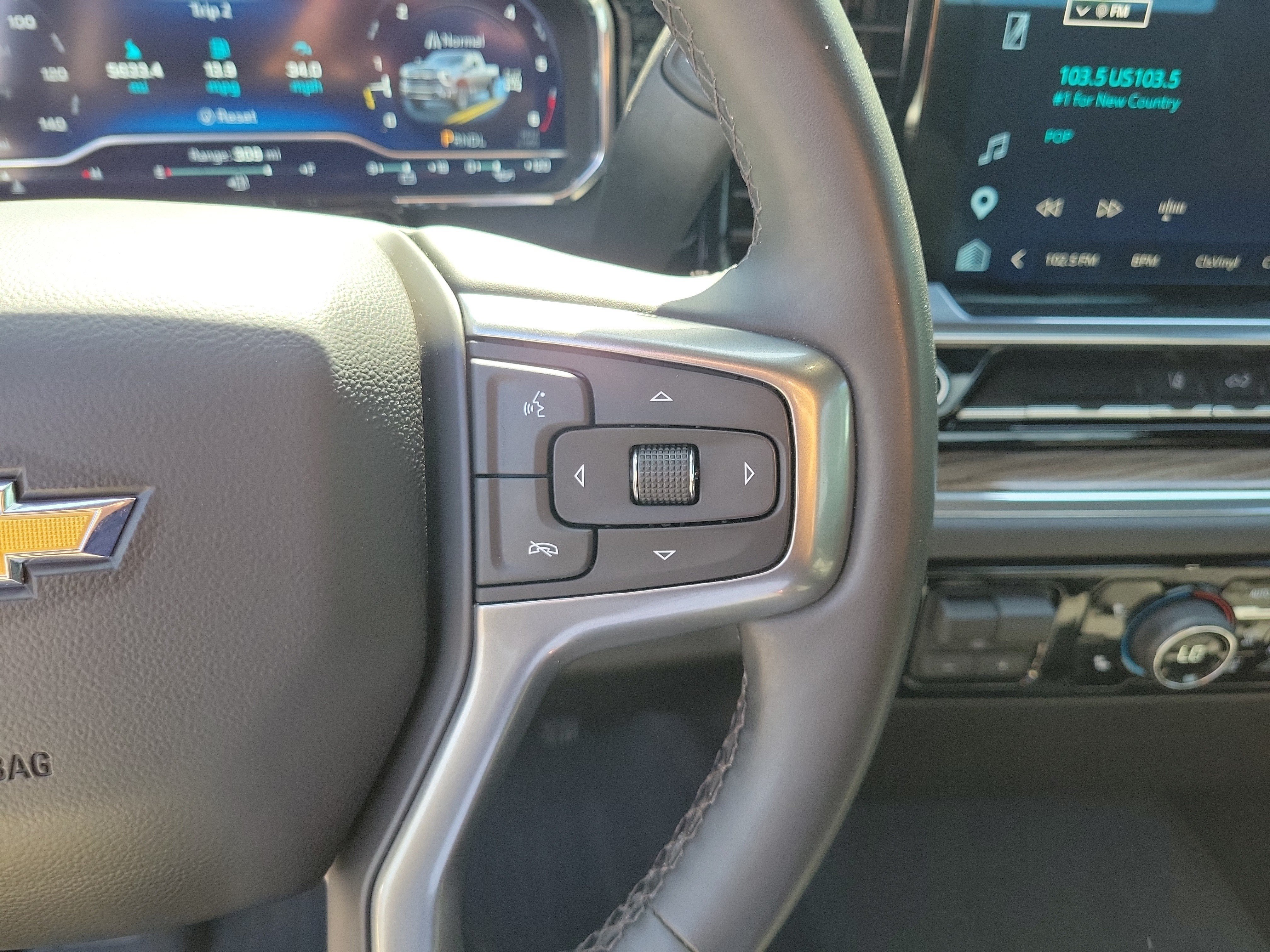 Used 2024 Chevrolet Silverado 2500 LT AWD/4WD image 21