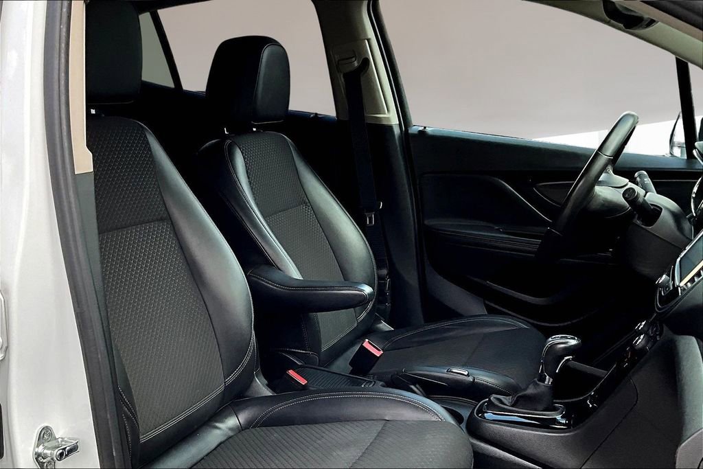 Used 2018 Buick Encore Preferred image 24