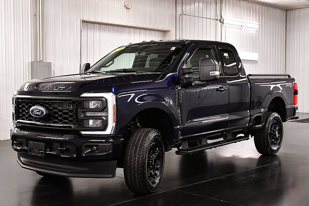 Used 2024 Ford F350 XLT w/ XLT Premium Package AWD/4WD image 3