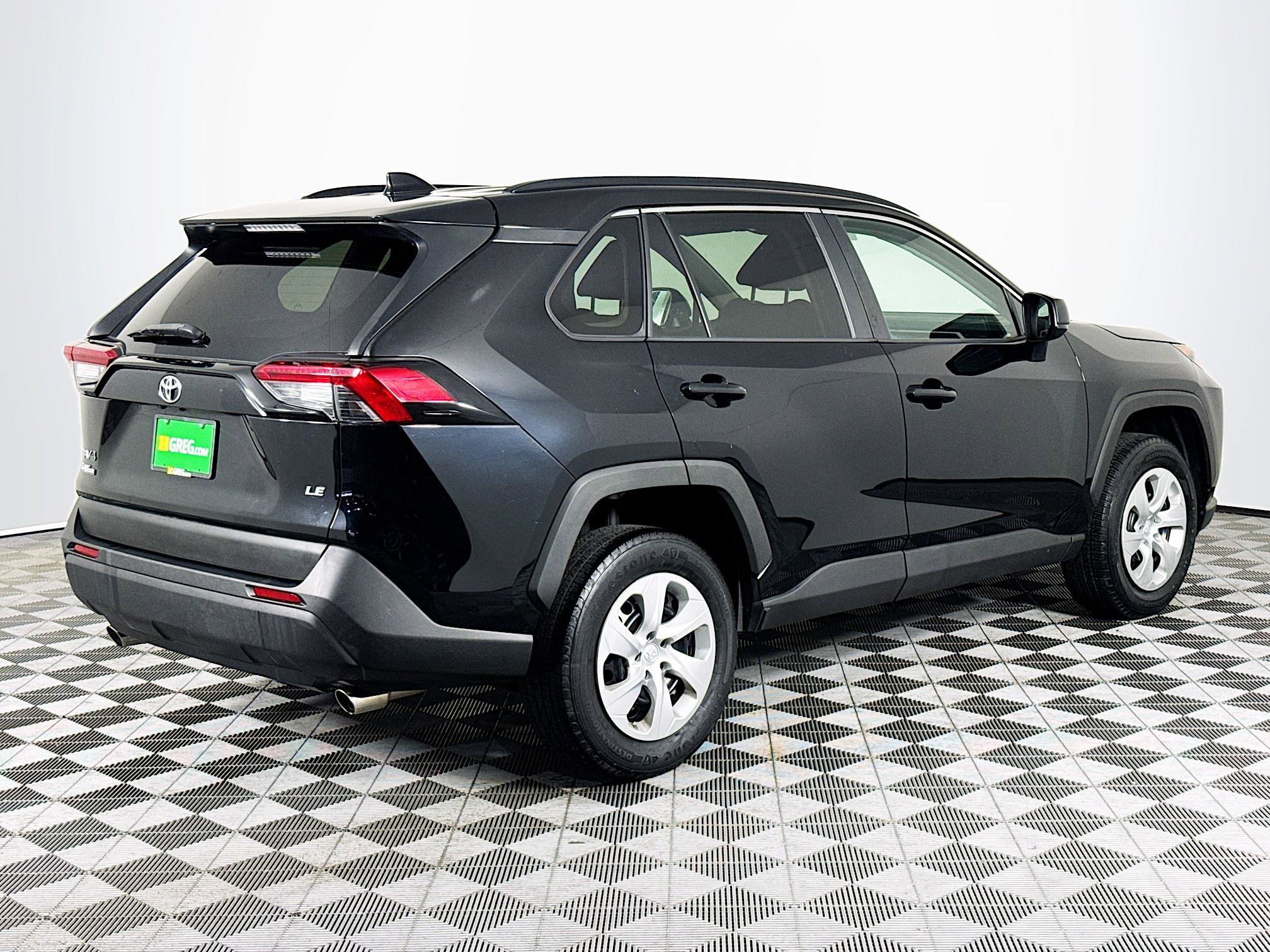 Used 2019 Toyota RAV4 LE FWD image 10
