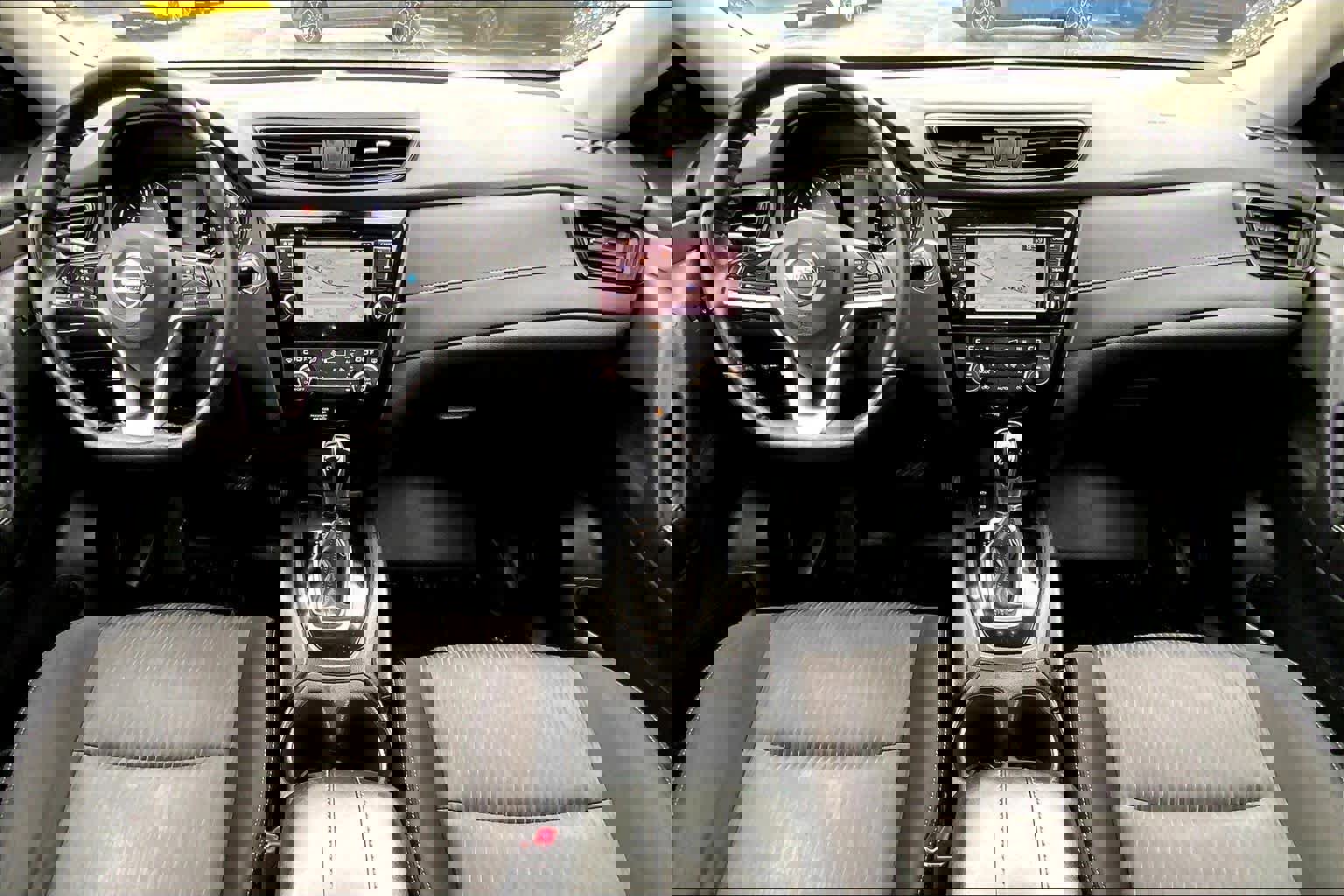 Used 2019 Nissan Rogue SV w/ Premium Package image 14