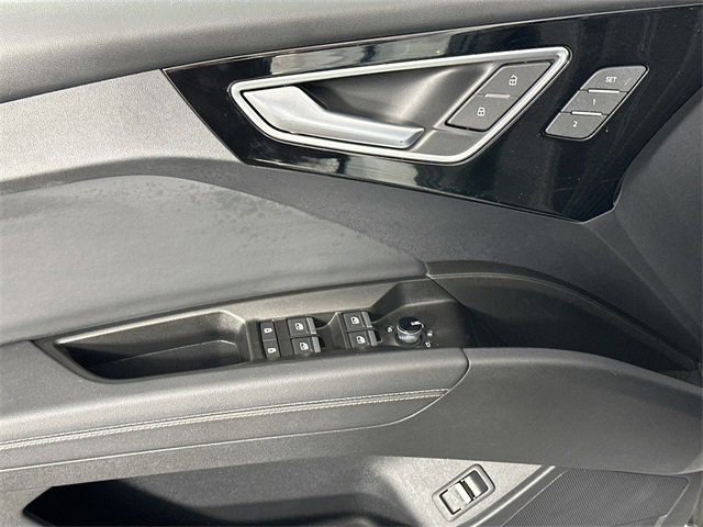 Used 2025 Audi Q4 e-tron Premium w/ Convenience Package image 25