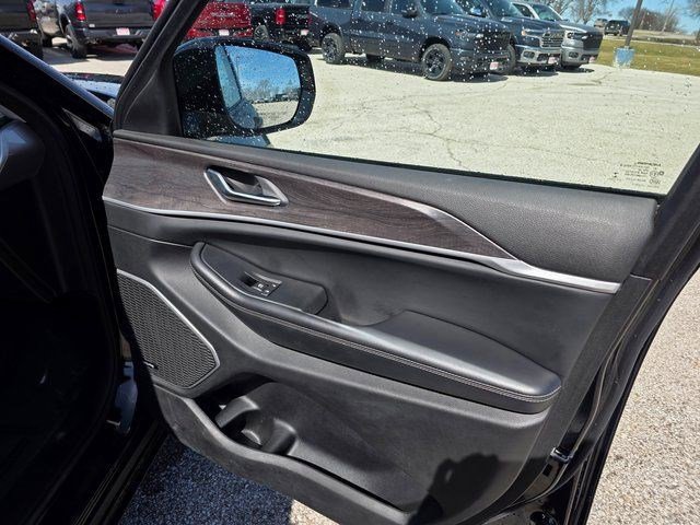 Certified 2023 Jeep Grand Cherokee Limited w/ Black Appearance Package AWD/4WD image 18