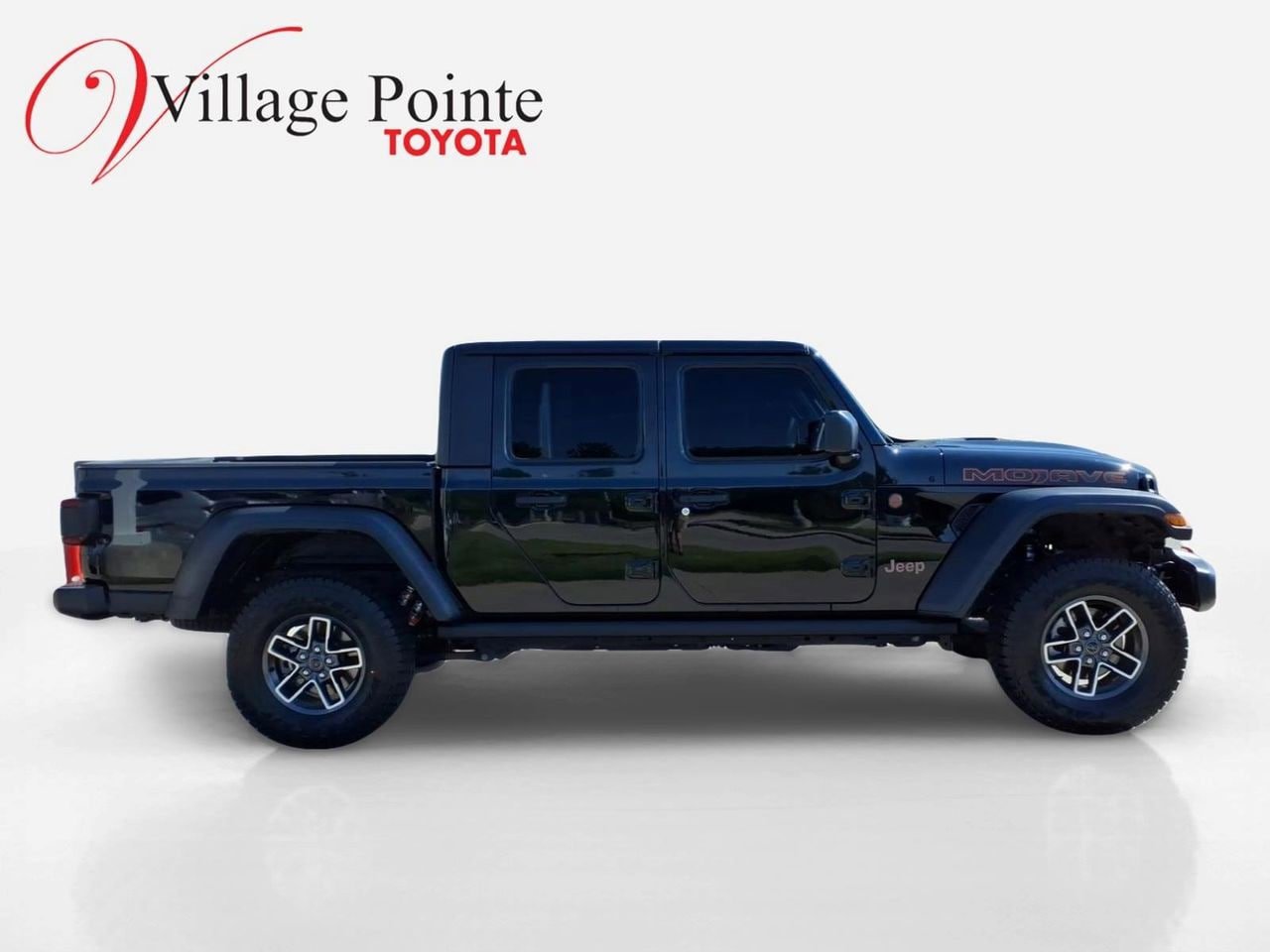Used 2025 Jeep Gladiator Mojave w/ Convenience Group AWD/4WD image 7
