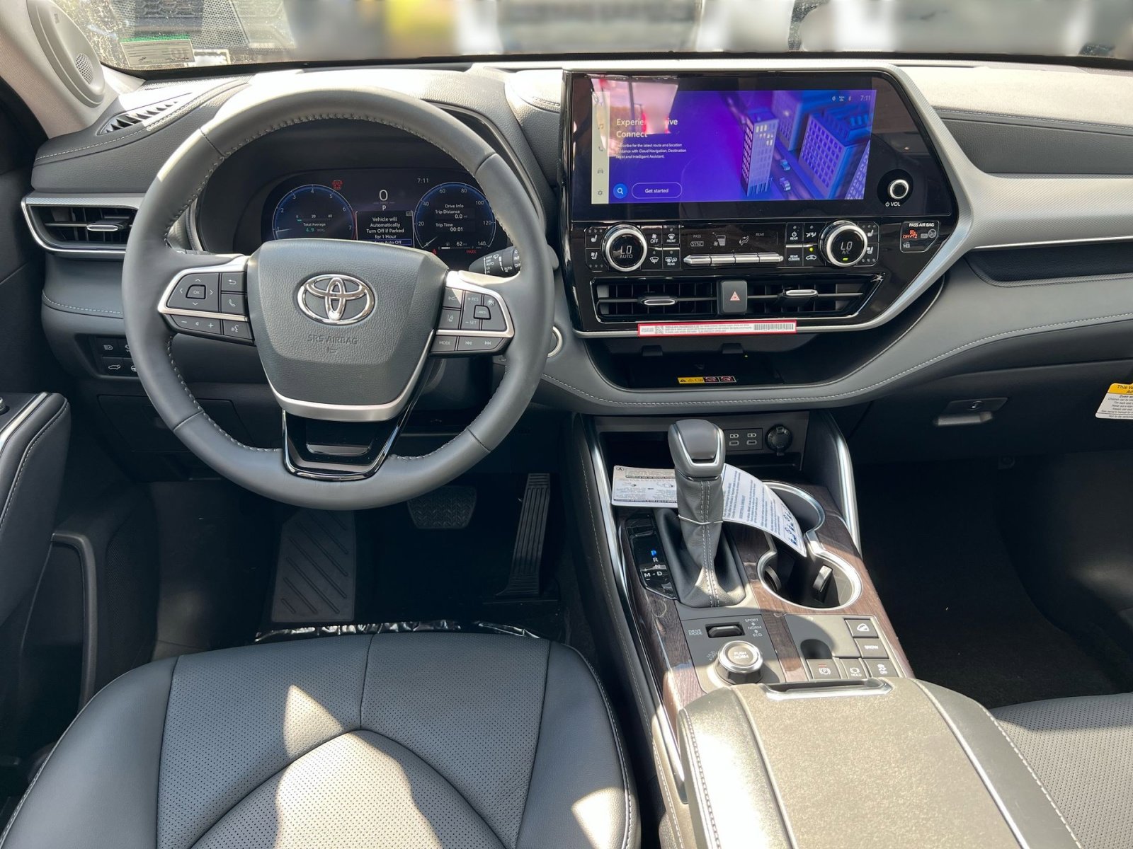 New 2025 Toyota Highlander Platinum image 18