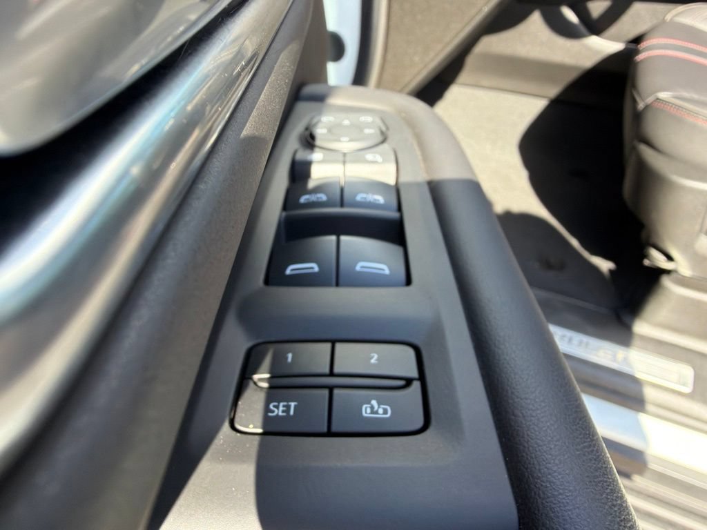 Used 2024 Chevrolet Suburban RST w/ Luxury Package AWD/4WD image 52