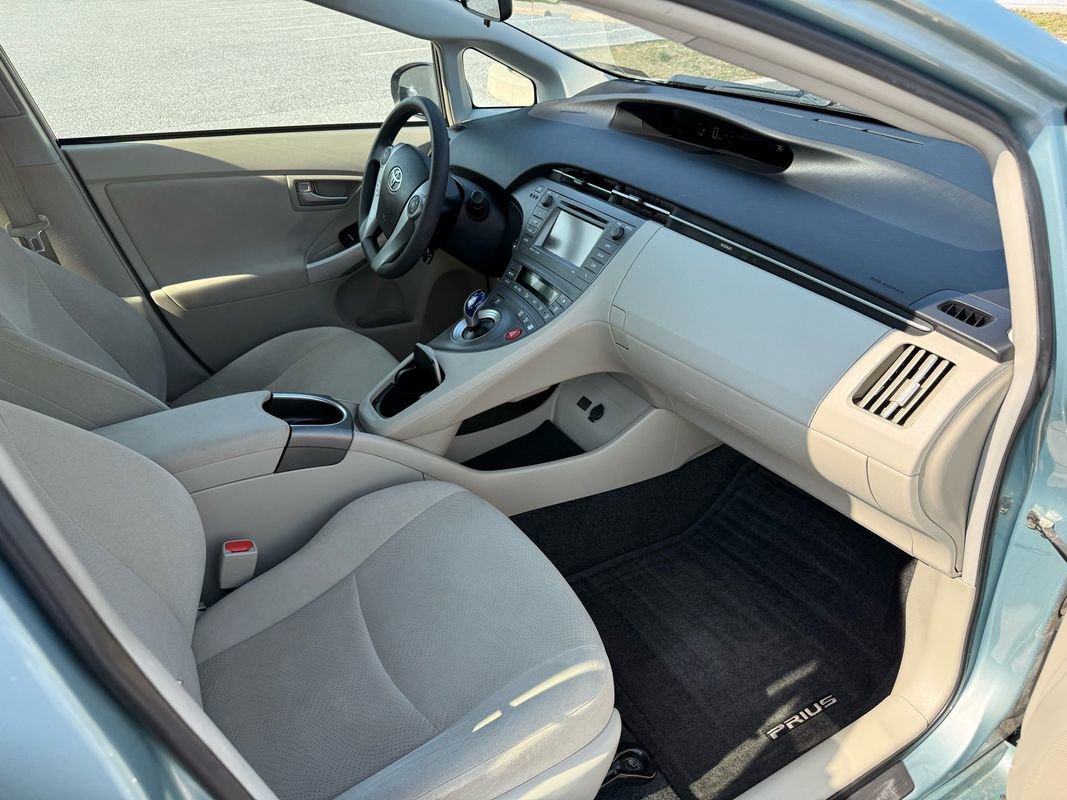 Used 2014 Toyota Prius Three image 11