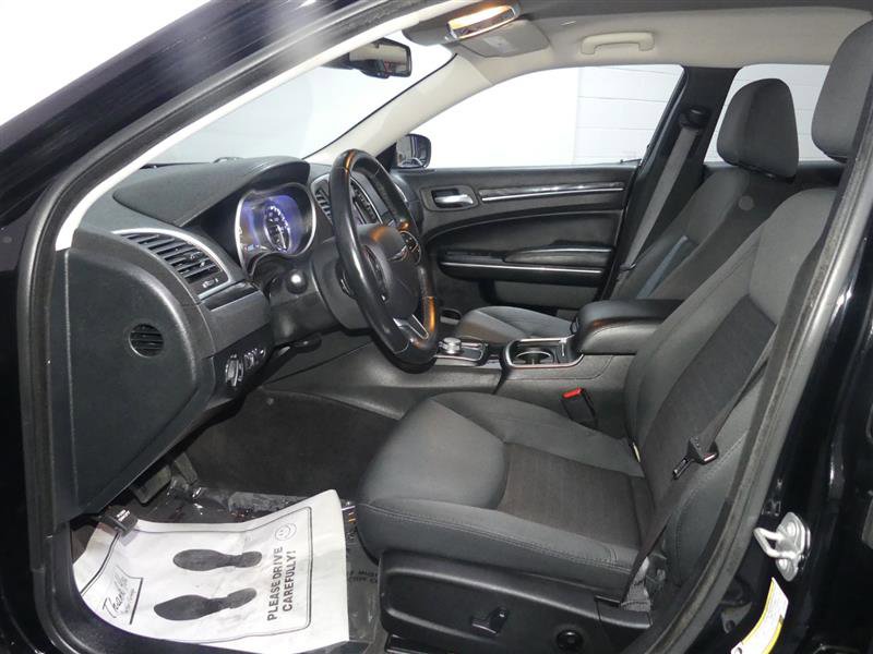 Used 2018 Chrysler 300 Touring w/ Driver Convenience Group AWD/4WD image 20