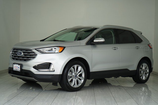 Used 2019 Ford Edge Titanium FWD image 3