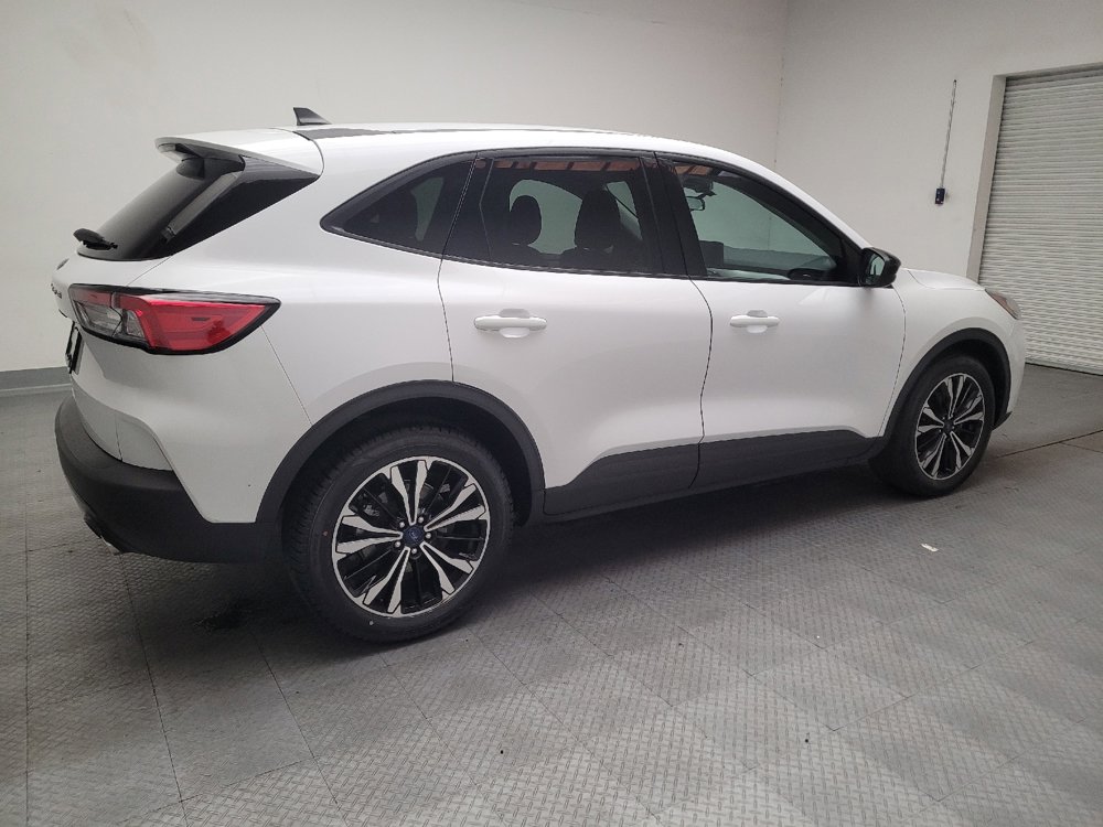 Used 2022 Ford Escape SE w/ SE Sport Appearance Package image 10