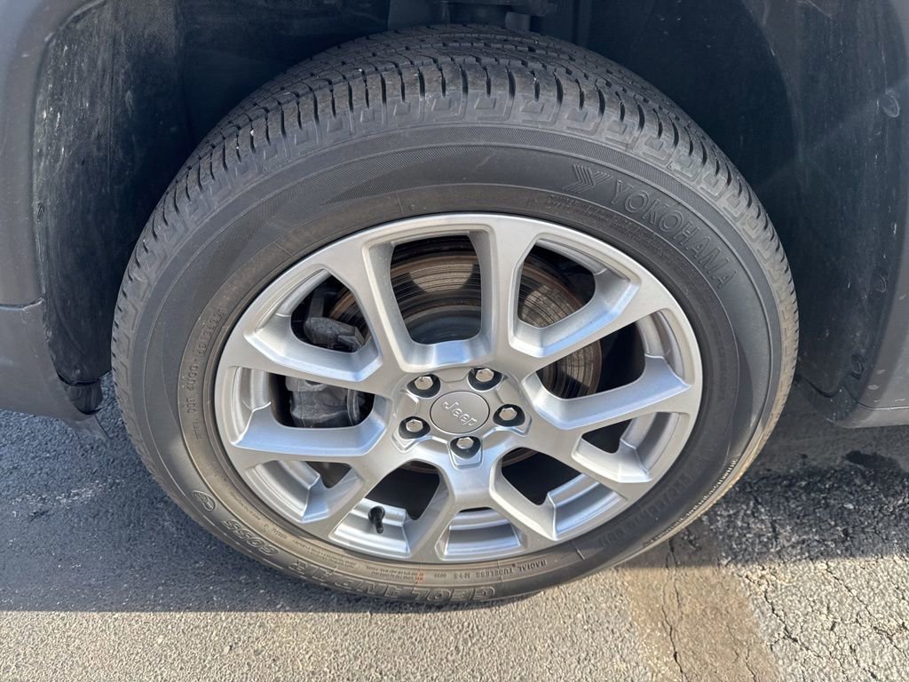 Used 2023 Jeep Compass Latitude AWD/4WD image 48