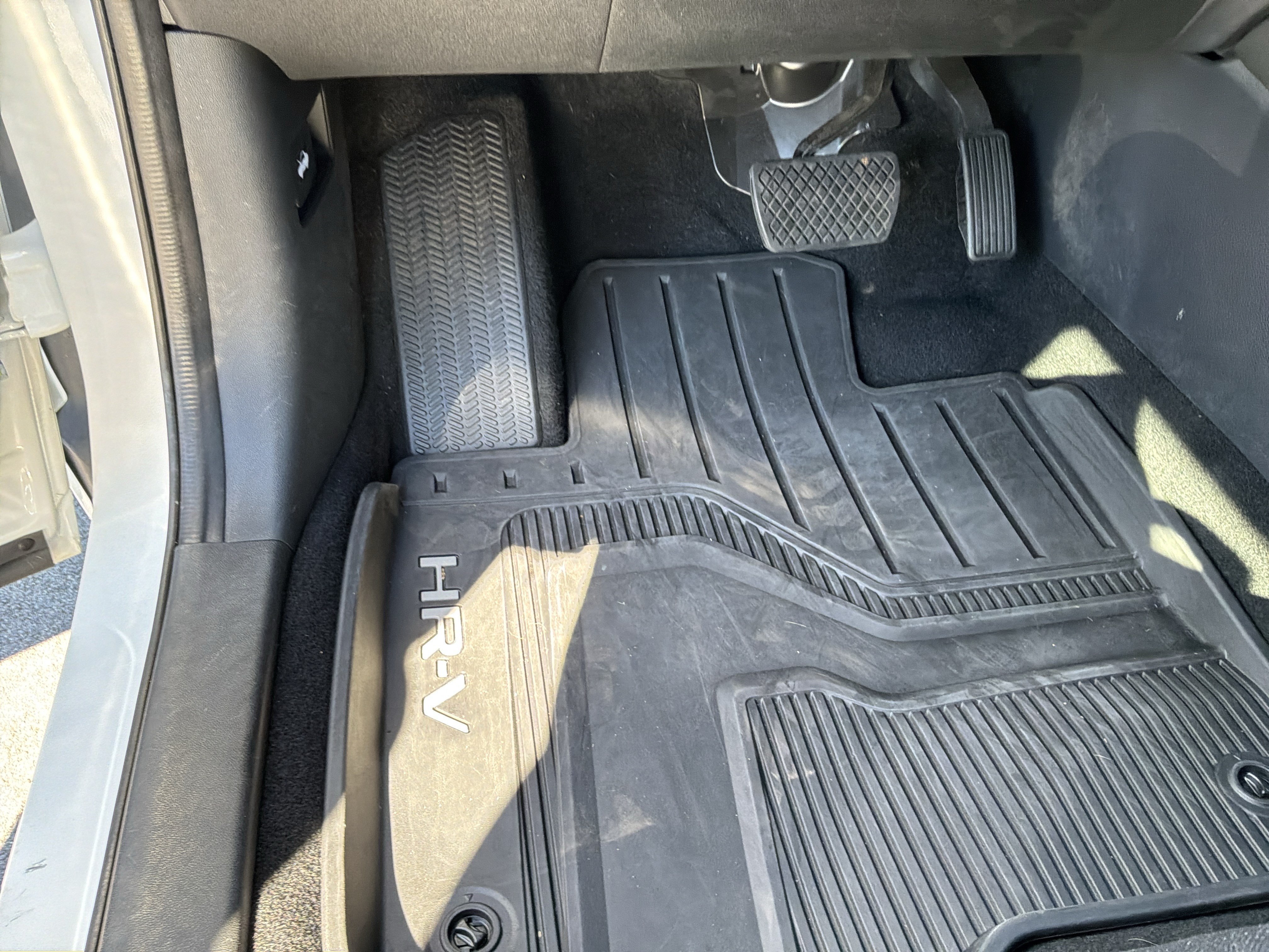 Used 2025 Honda HR-V LX image 17