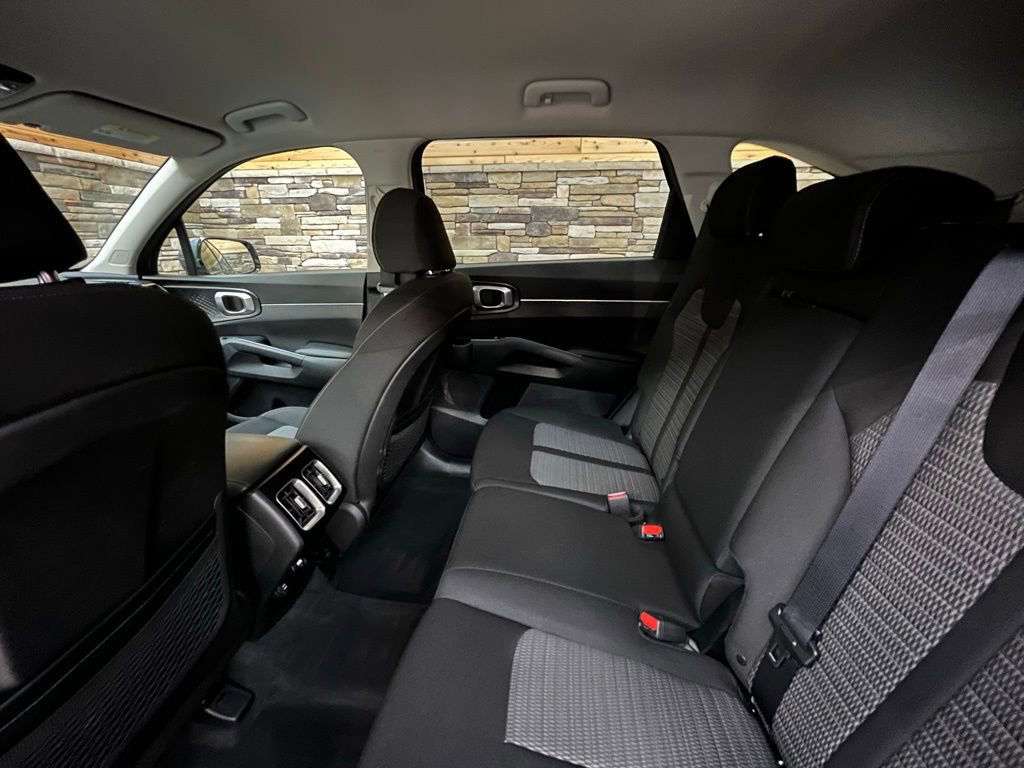 Used 2021 Kia Sorento LX image 27