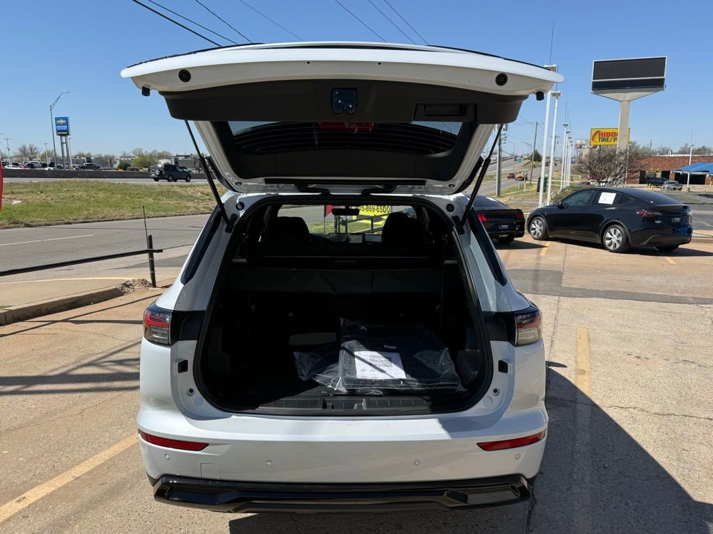 New 2026 Mitsubishi Outlander LE image 13