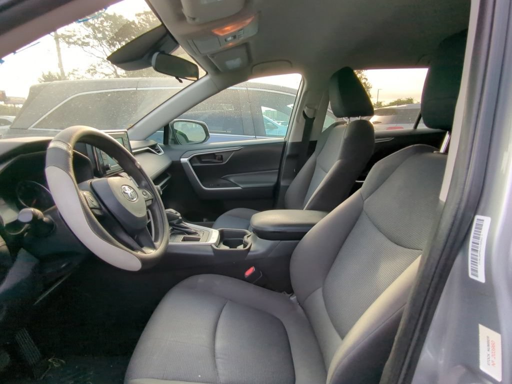 Used 2020 Toyota RAV4 LE FWD image 6