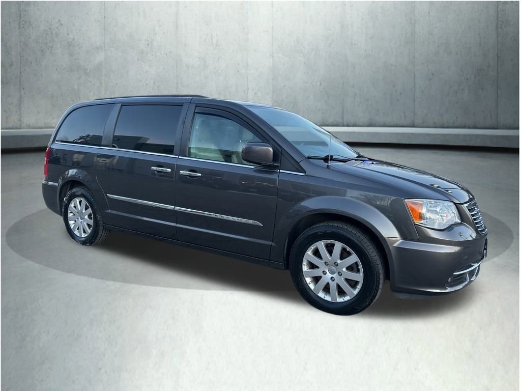 Used 2016 Chrysler Town & Country Touring w/ Driver Convenience Group image 9