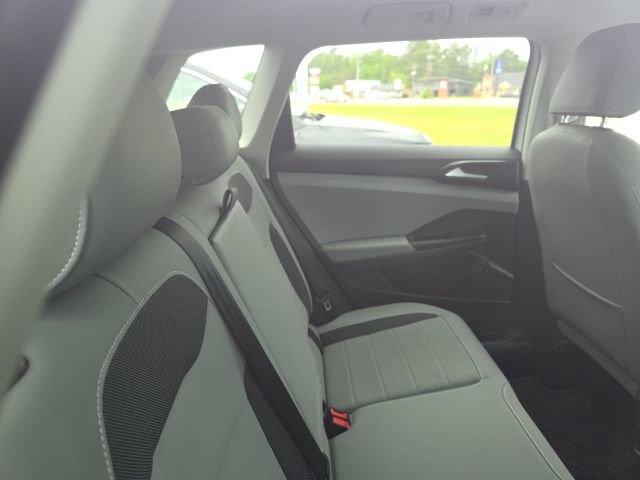 Used 2023 Volkswagen Taos SE w/ Panoramic Sunroof Package image 9