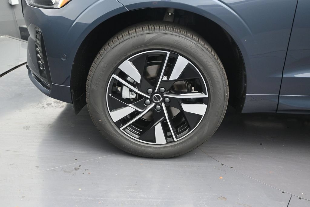New 2026 Volvo XC60 B5 Plus AWD/4WD image 9