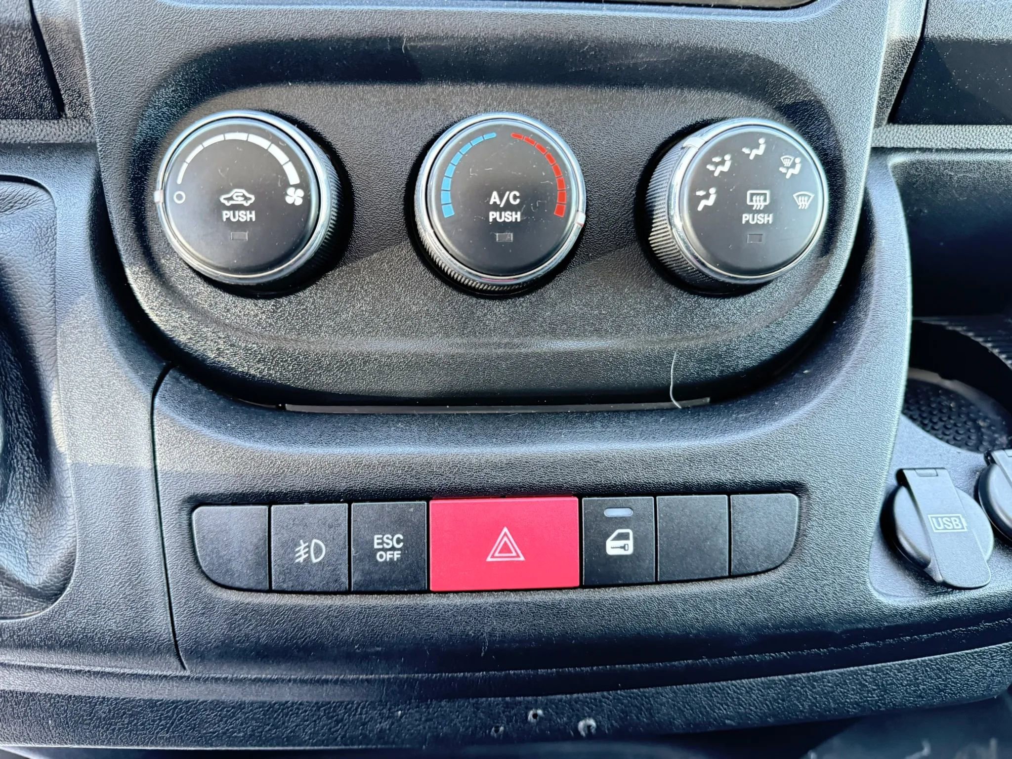 Used 2014 RAM ProMaster 3500 w/ Premium Appearance Group image 25