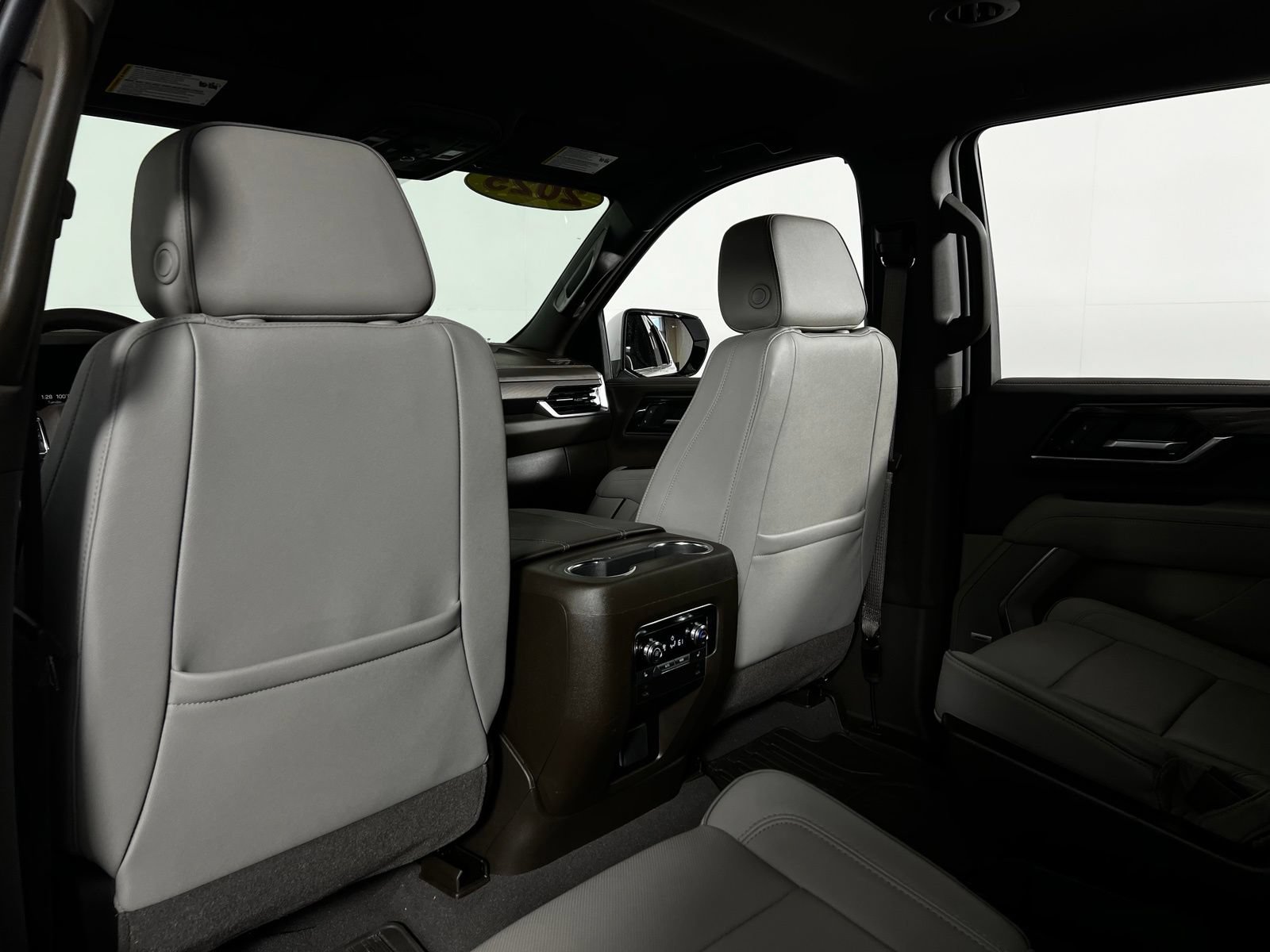 Used 2025 GMC Yukon Elevation AWD/4WD image 24