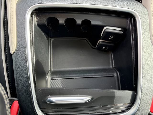 Used 2023 Chrysler Pacifica Limited FWD image 13
