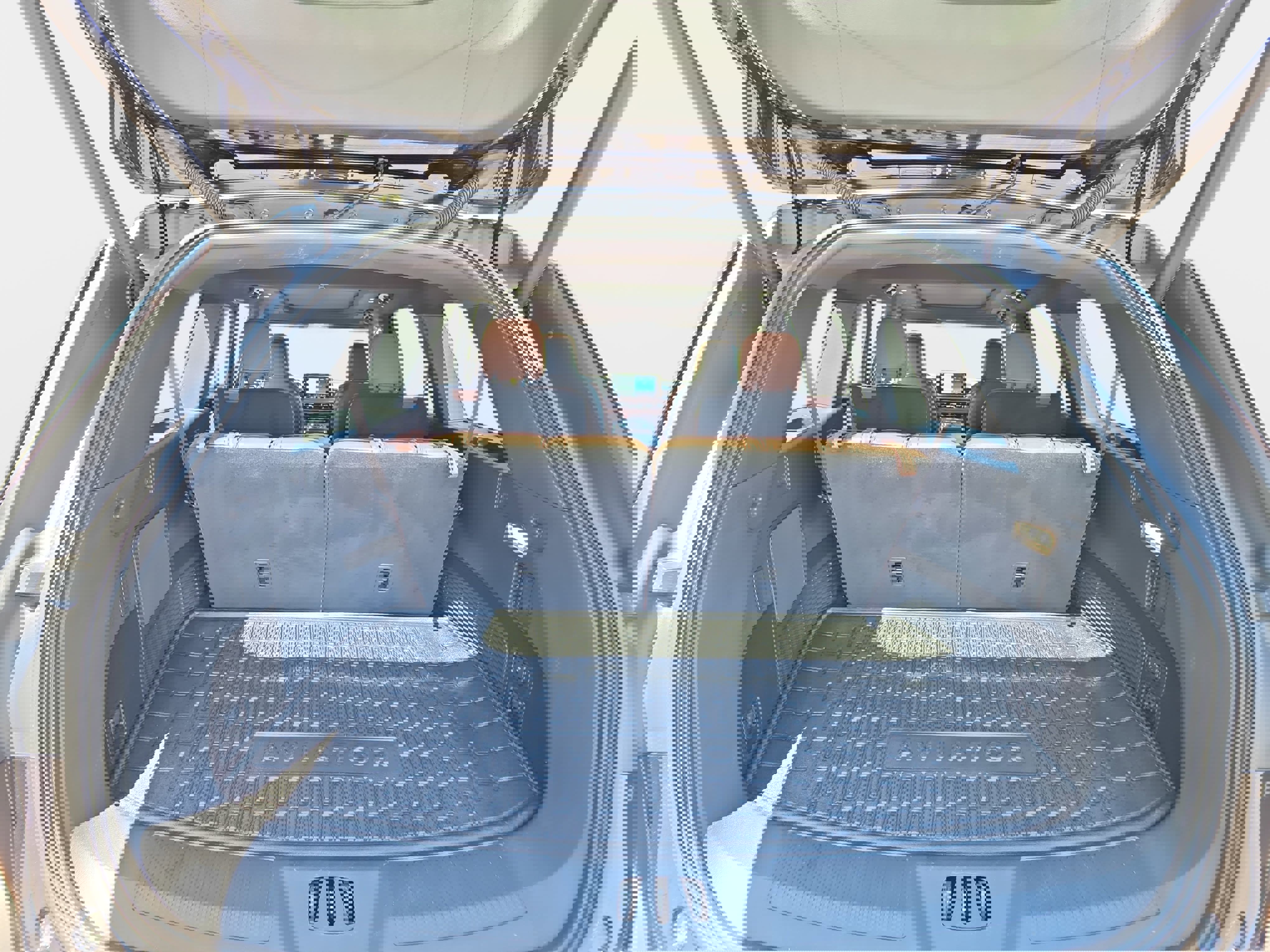 Used 2025 Lincoln Aviator Reserve w/ Equipment Group 201A AWD/4WD image 13