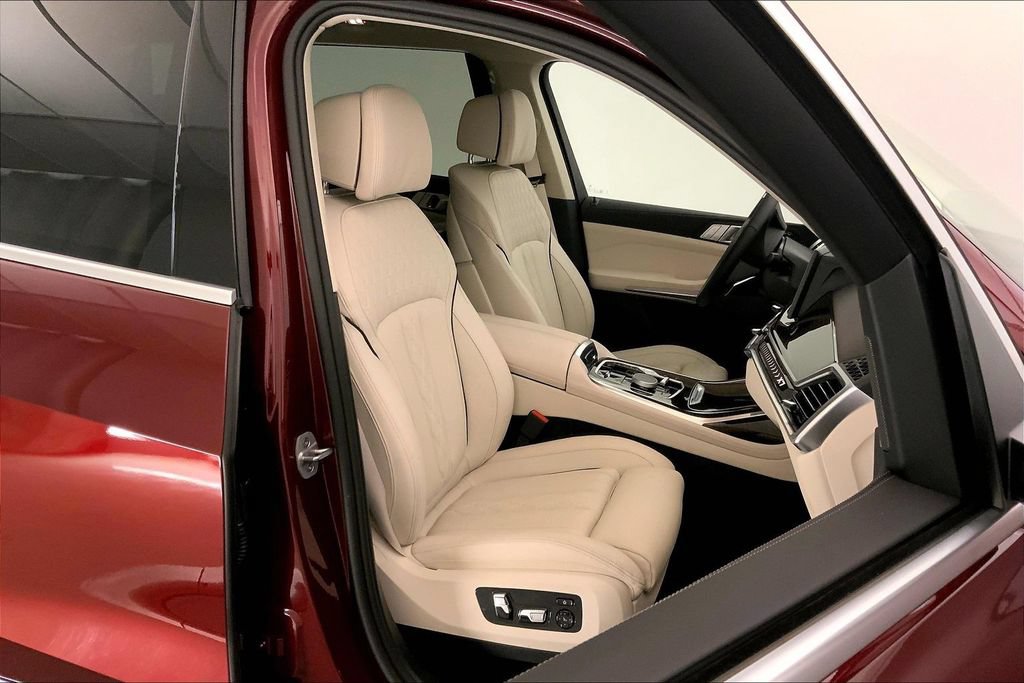 New 2026 BMW X7 xDrive40i w/ Premium Package AWD/4WD image 7