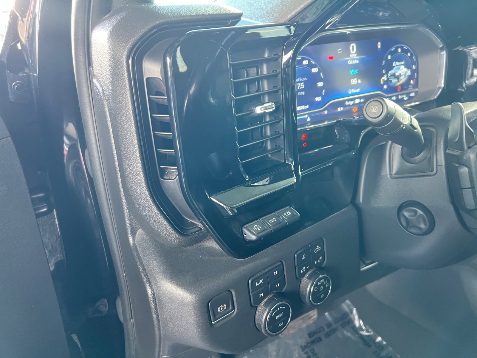 Used 2022 Chevrolet Silverado 1500 ZR2 w/ Technology Package image 18