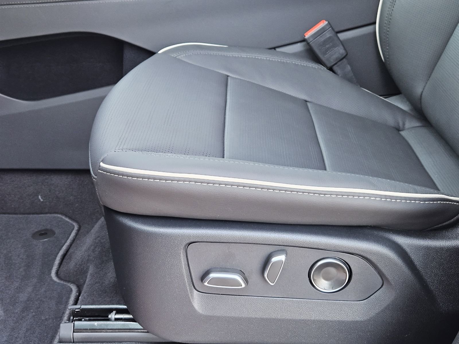 New 2026 Cadillac Escalade Sport w/ LPO, ONYX Package image 23