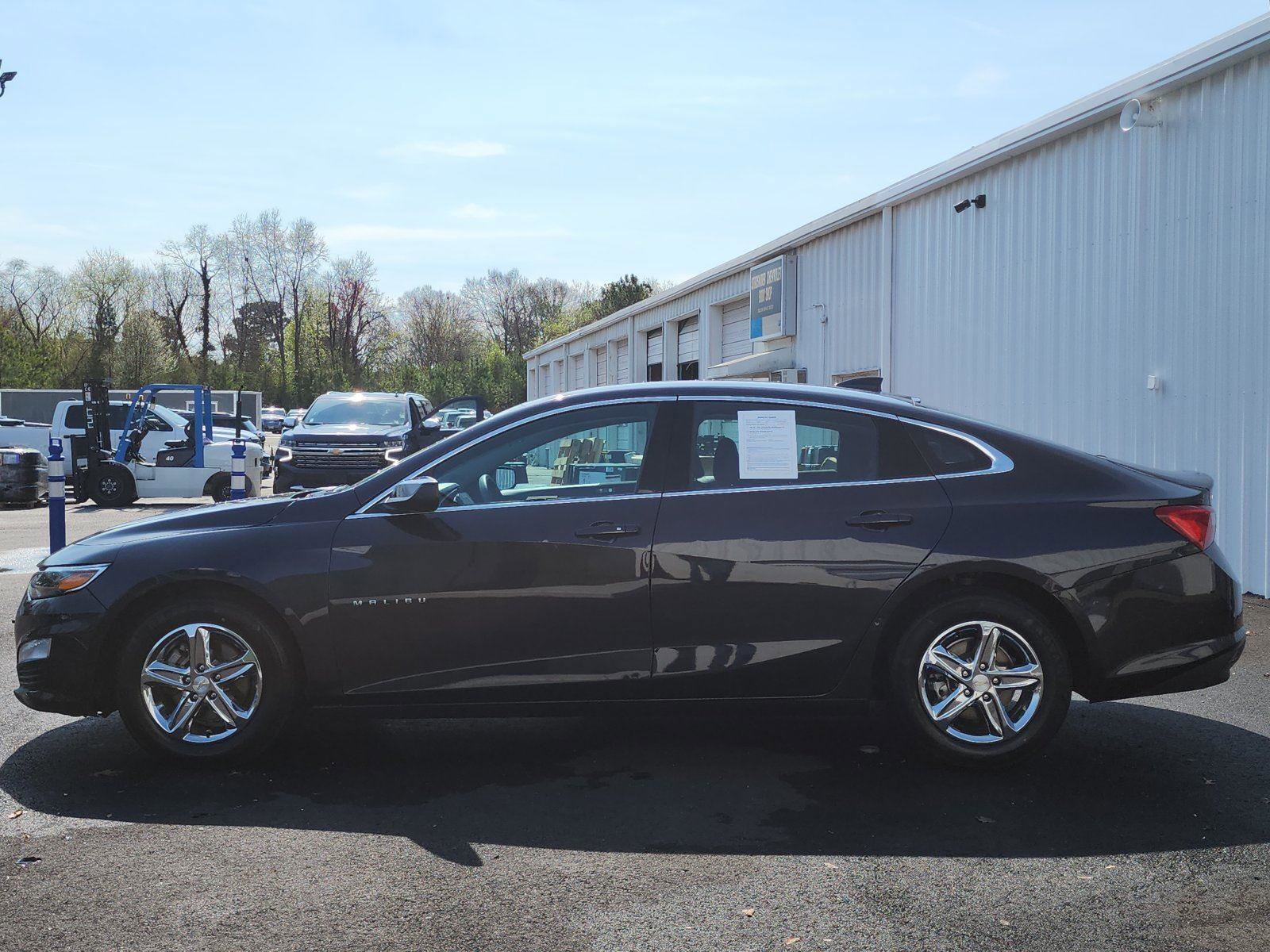 Used 2023 Chevrolet Malibu LT image 2