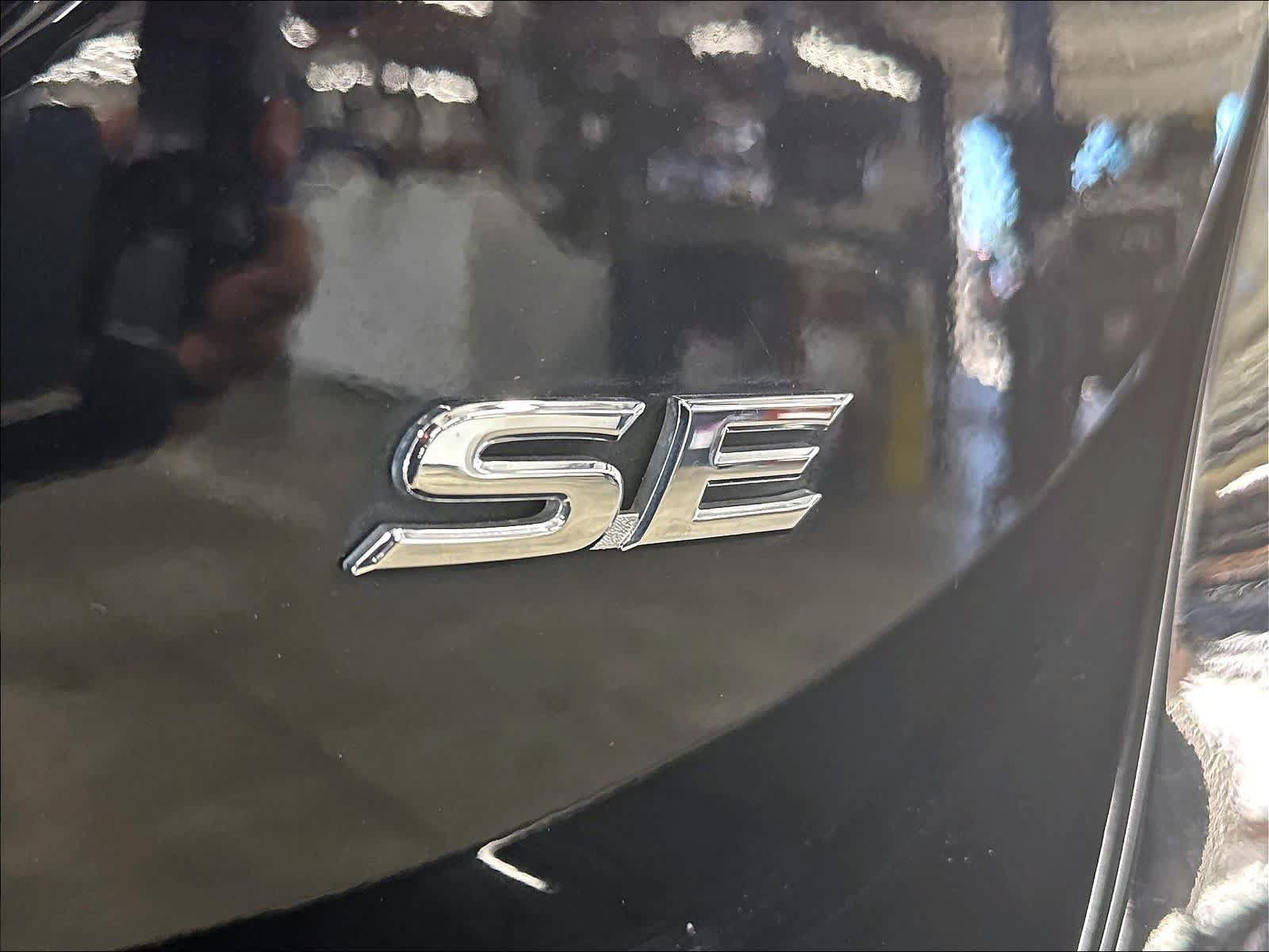 Used 2022 Toyota Camry SE w/ Convenience Package FWD image 26