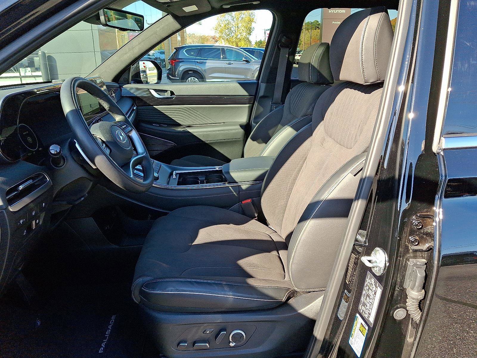 Used 2025 Hyundai Palisade Calligraphy image 14