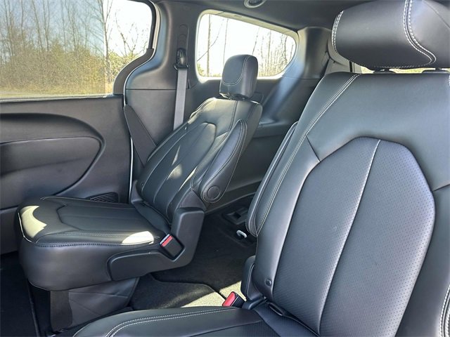 New 2025 Chrysler Pacifica Select image 20