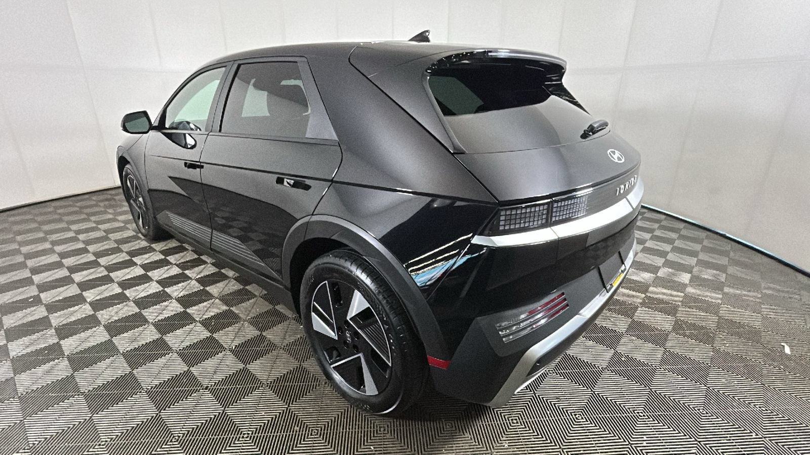Used 2025 Hyundai Ioniq 5 SE RWD image 5