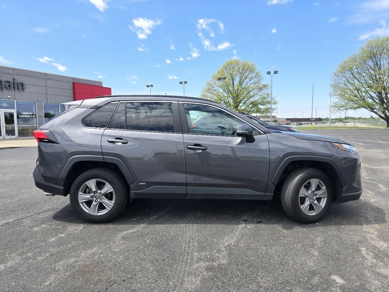 Used 2024 Toyota RAV4 LE AWD/4WD image 16