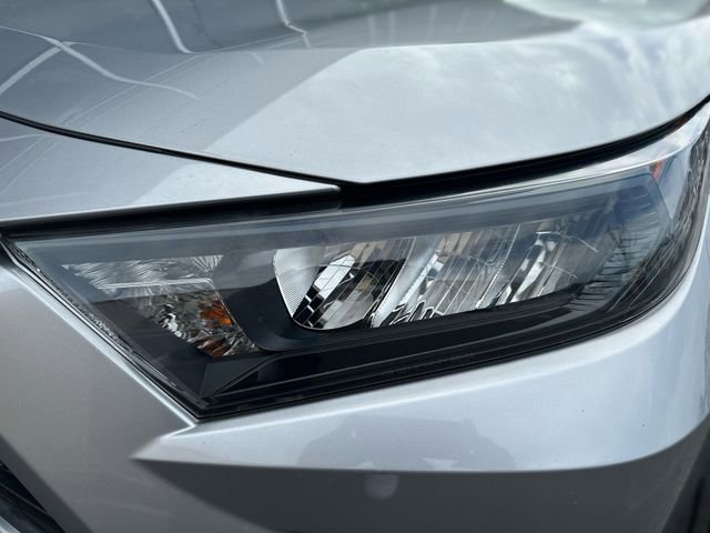 Used 2021 Toyota RAV4 LE image 9