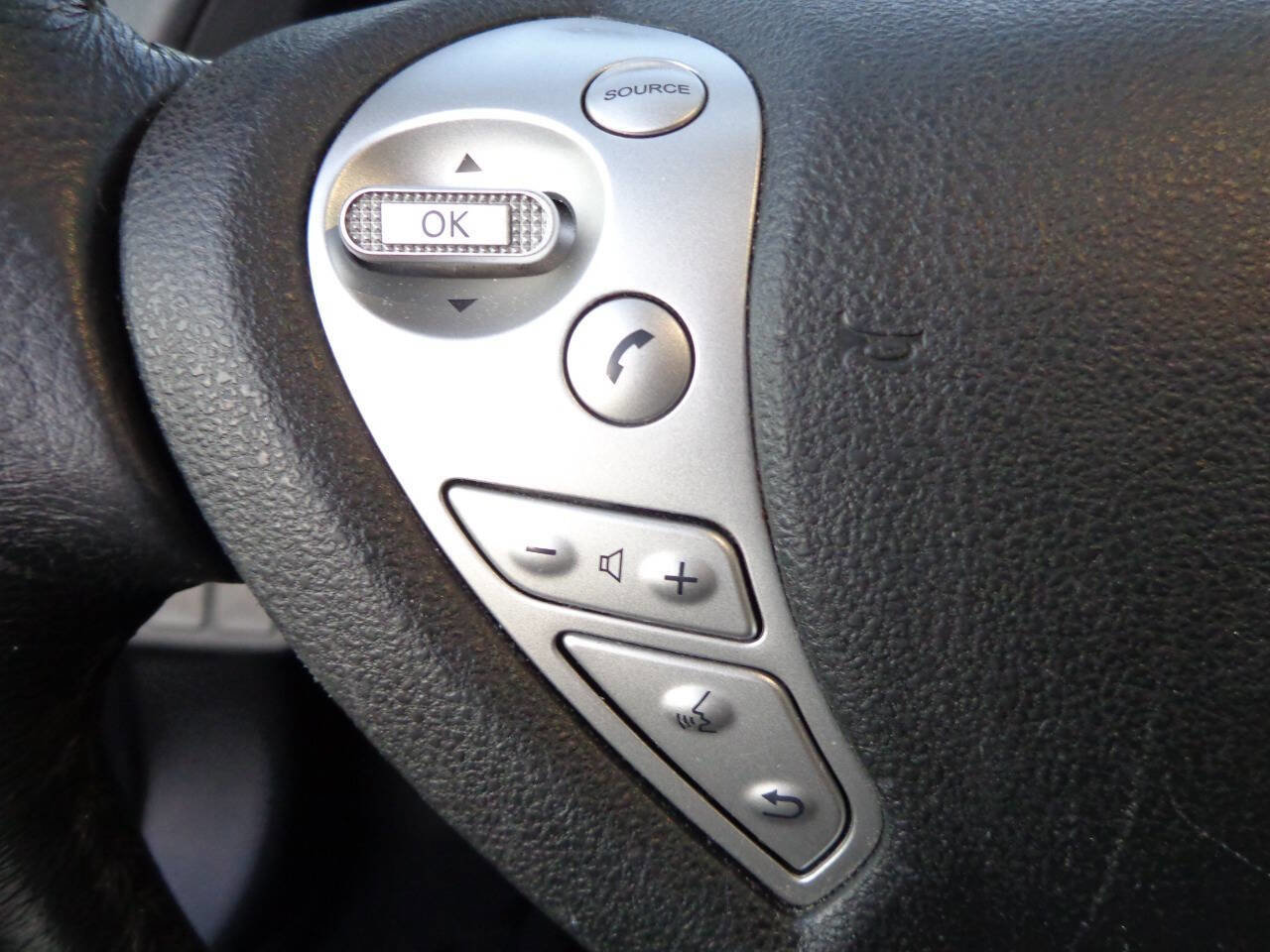 Used 2017 Nissan Leaf SL w/ Protection Package image 21