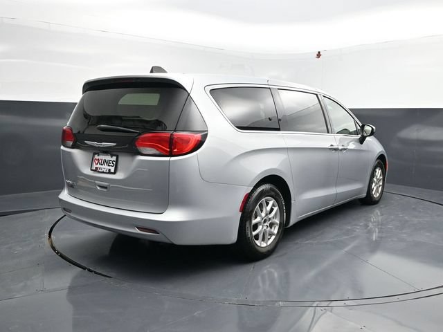 Used 2023 Chrysler Voyager LX FWD image 4