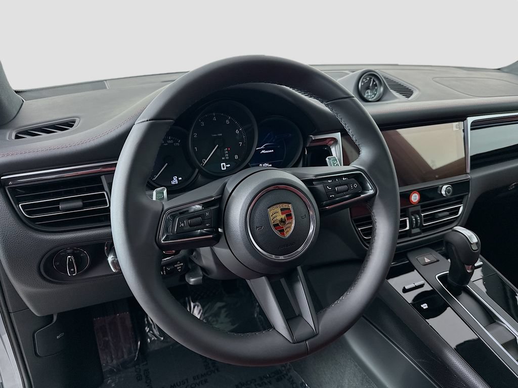 Certified 2026 Porsche Macan AWD/4WD image 12