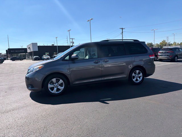 Used 2014 Toyota Sienna LE FWD image 19