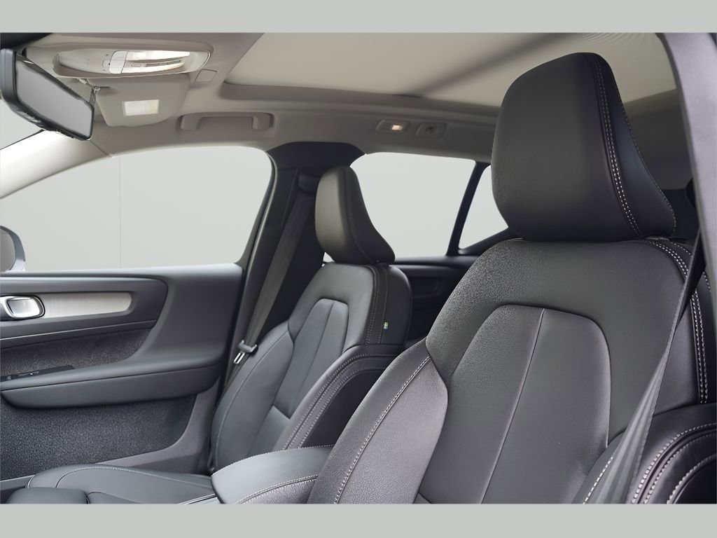 New 2025 Volvo XC40 B5 Plus w/ Climate Package AWD/4WD image 18