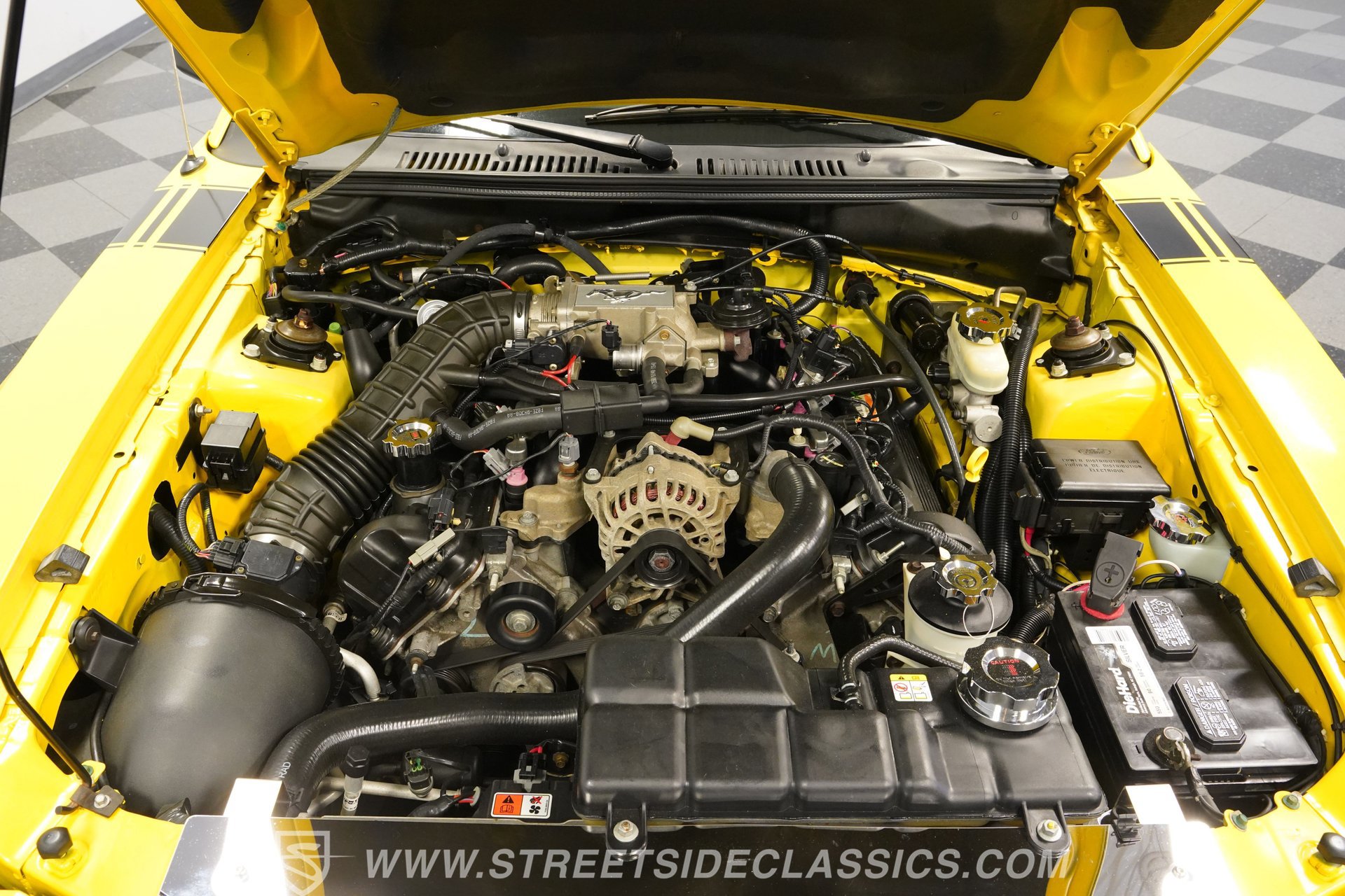 Used 2004 Ford Mustang GT RWD image 3