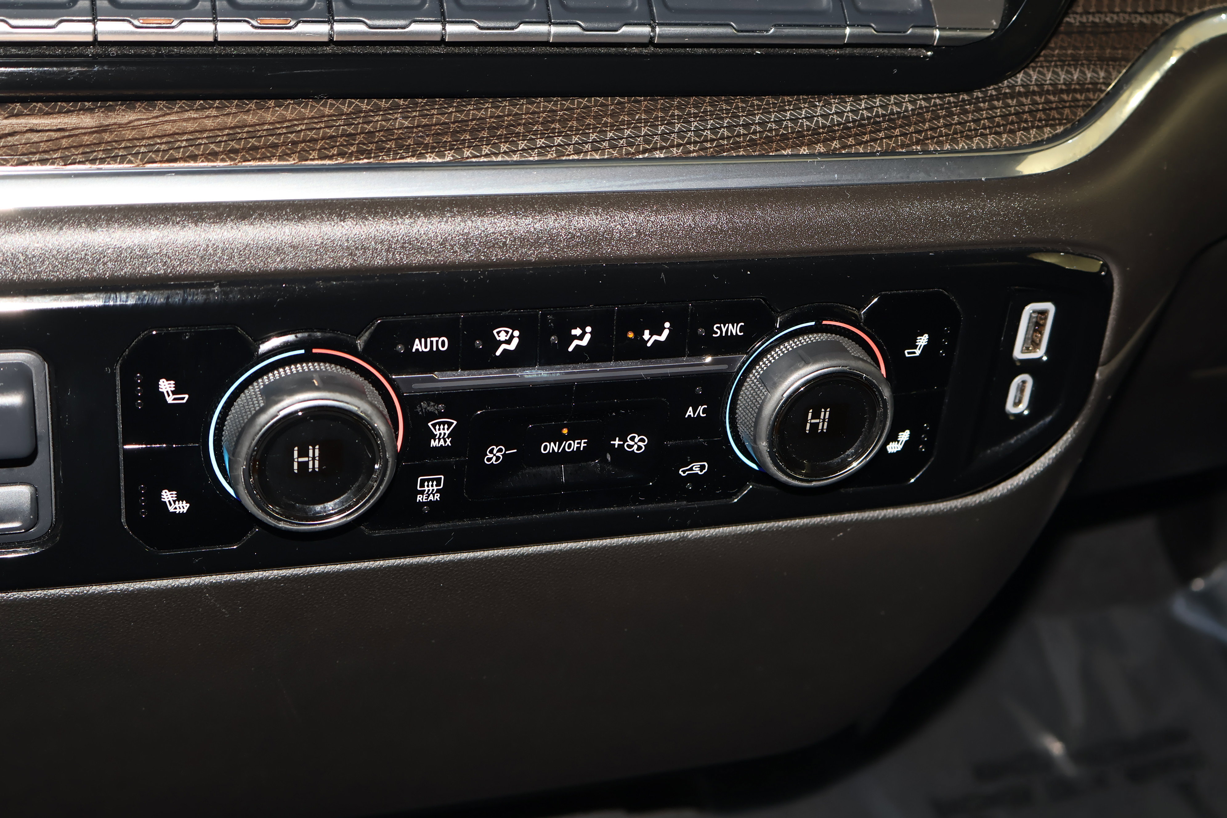 Used 2025 Chevrolet Silverado 1500 LT image 30