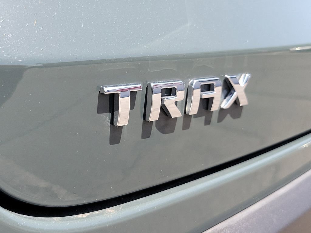 Used 2025 Chevrolet Trax LT FWD image 25