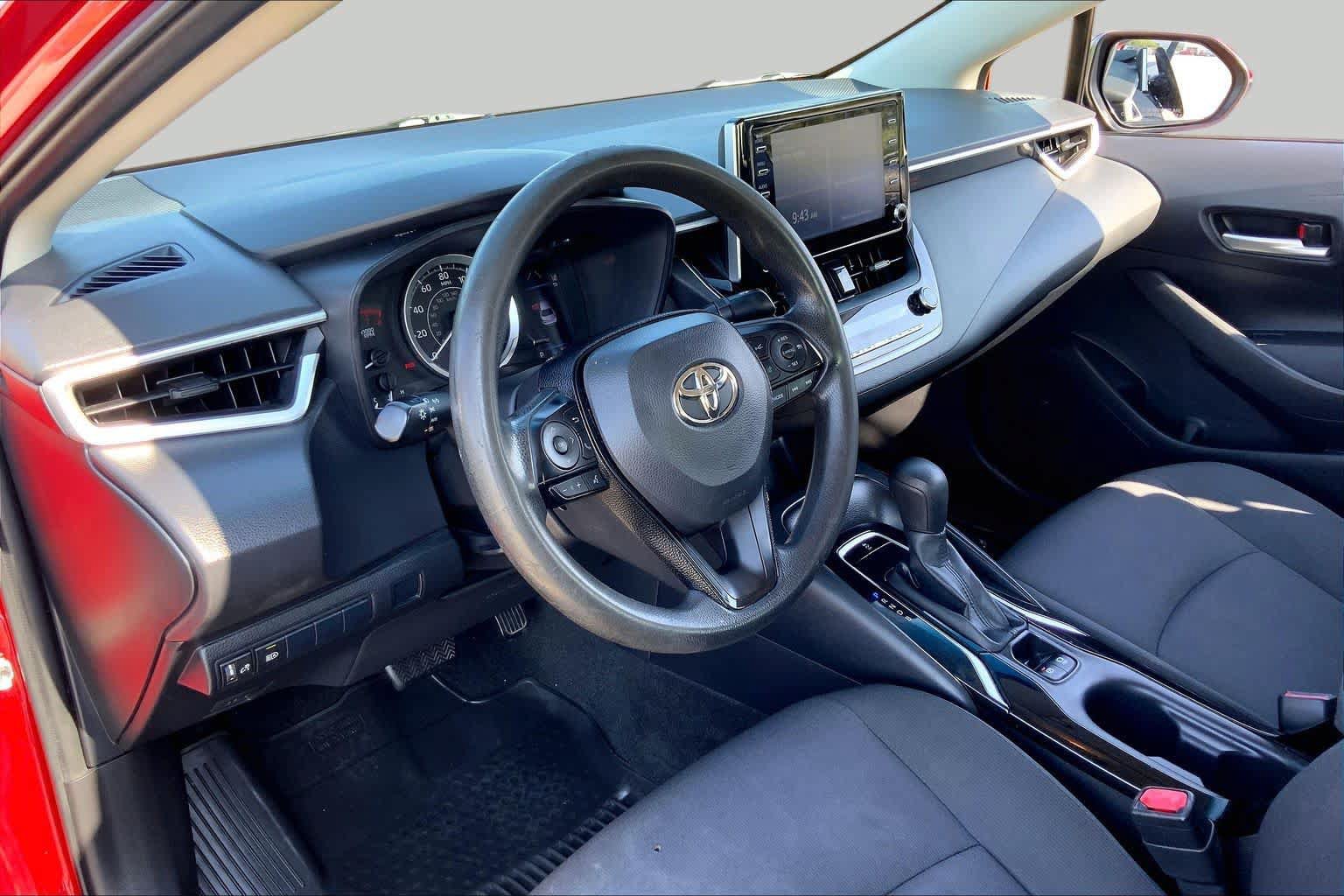 Used 2020 Toyota Corolla LE FWD image 17