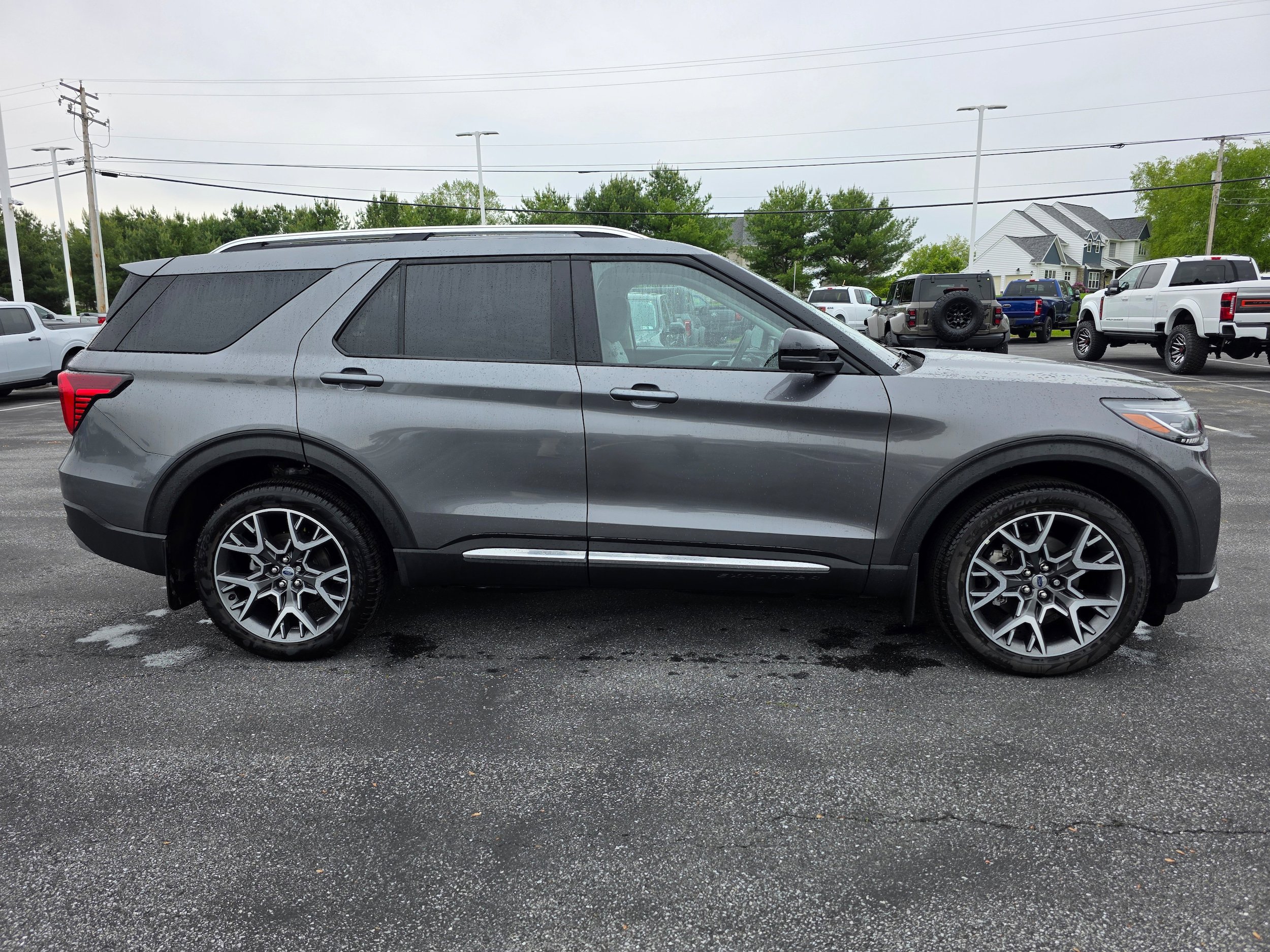 Used 2025 Ford Explorer Platinum w/ Ultimate Package AWD/4WD image 6