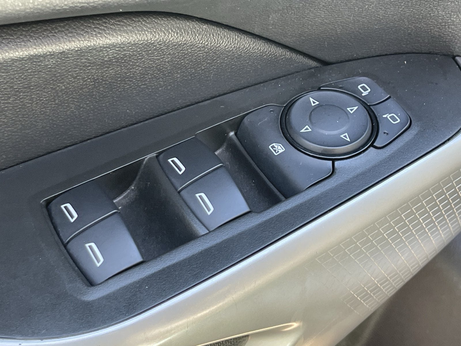 Certified 2024 Chevrolet Trax LS FWD image 11