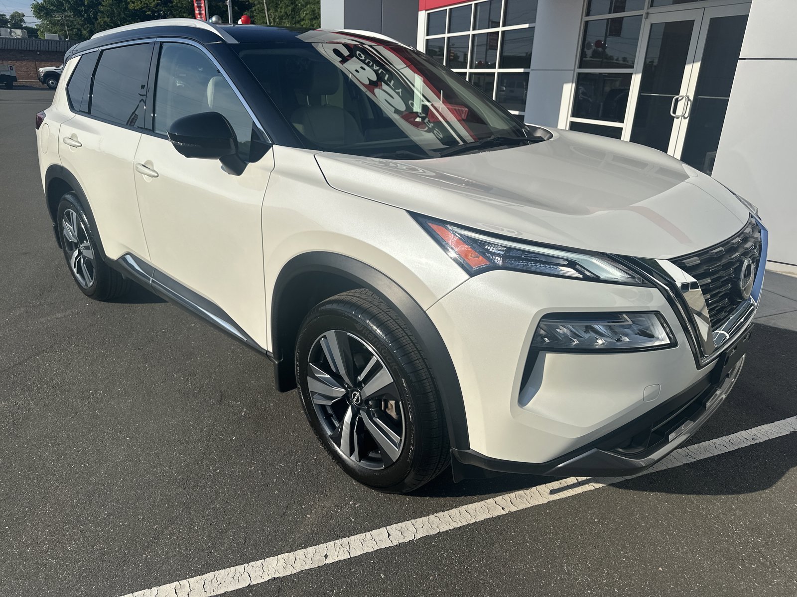 Used 2023 Nissan Rogue SL AWD/4WD image 2
