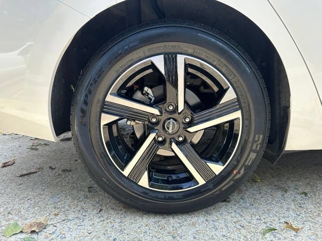 Used 2025 Nissan Sentra SV FWD image 4